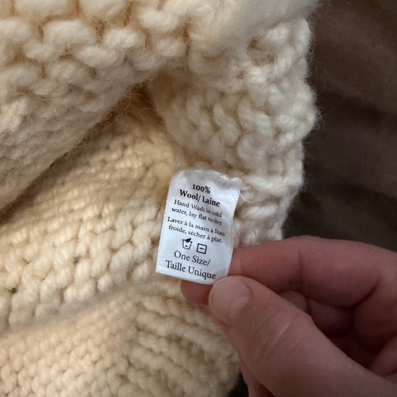 GOGO Cream Cardigan with Red Heart - Picture 6 of 7